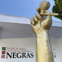 Museu de Artes, Culturas e Memórias Negras de Macapá Um território de memória e futuro O Museu de Artes, Culturas e Memórias Negras de Macapá é um espaço de encontros, vozes e lembranças. Um lugar onde a arte, a história e a ancestralidade se cruzam para reafirmar a presença negra na construção da cidade.