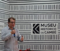 Eduardo Pavinato discursando no evento de reinauguração do Museu Histórico de Cambé.