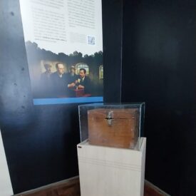 Urna eleitoral no pleito de 1936, presidido pelo juiz eleitoral Moisés Viana, morto neste dia, protegendo a urna para não ser violada, garantindo, assim, a democracia.