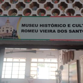 Placa de entrada do museu