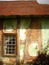 Uma das janelas do armazém