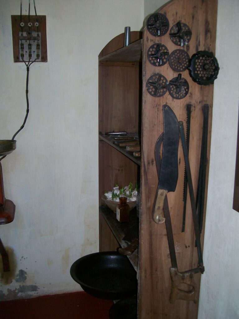 Facas, serras e outros utensílios