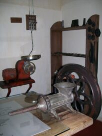 Moedores utilizados para moer carne para fazer linguiça