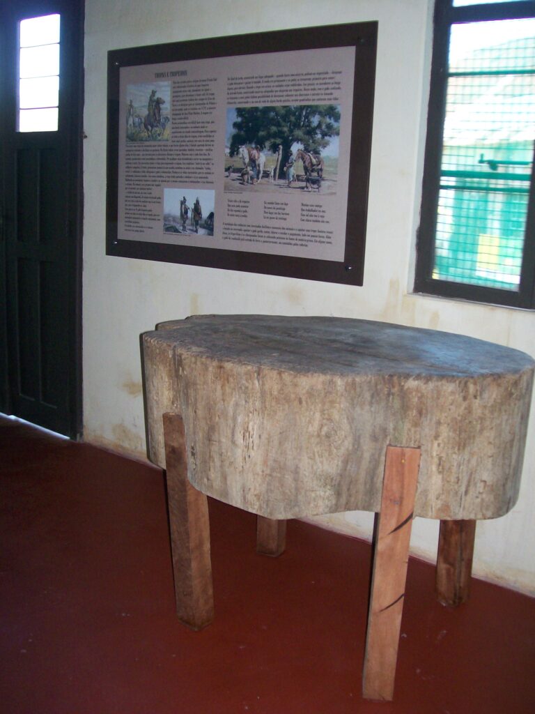 Picador - strutura de madeira onde as carnes eram diminuidas de tamanho