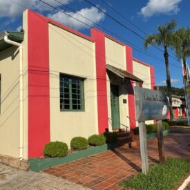 Museu Municipal e Casa da Cultura, o prédio já abrigou a Prefeitura, Delegacia e outros serviços como telefônia, gerenciamento de água, central telefônica e correios.