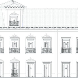 Desenho técnico da fachada do museu. A imagem mostra um edifício de dois pavimentos, com janelas e portas alinhadas verticalmente. No segundo andar, as janelas possuem sacadas com gradis ornamentais. Dois volumes com frontões triangulares se destacam na cobertura, formando um terceiro pavimento.