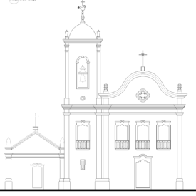 Desenho técnico da fachada frontal do Museu de Arte Sacra de Paraty, composta por duas seções distintas. À esquerda, um volume menor com telhado em duas águas e cruz no topo. À direita, a edificação principal, mais alta, com campanário encimado por uma cruz. A entrada central é destacada por porta com moldura. decorativa e colunas. No pavimento superior, janelas ornamentadas completam a composição da fachada.