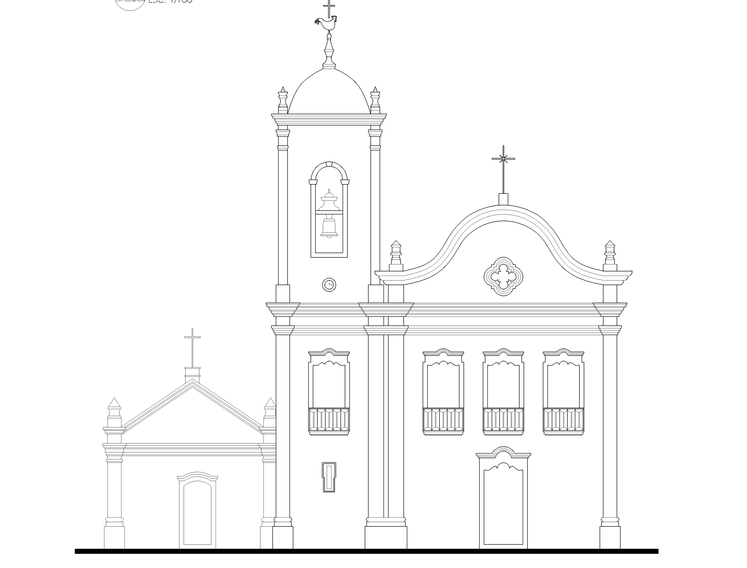 Desenho técnico da fachada frontal do Museu de Arte Sacra de Paraty, composta por duas seções distintas. À esquerda, um volume menor com telhado em duas águas e cruz no topo. À direita, a edificação principal, mais alta, com campanário encimado por uma cruz. A entrada central é destacada por porta com moldura. decorativa e colunas. No pavimento superior, janelas ornamentadas completam a composição da fachada.