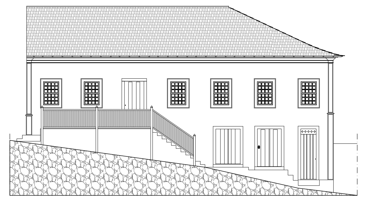 Desenho técnico da fachada frontal do Museu, que possui dois níveis e uma escadaria ladeando a fachada no seu lado esquerdo. No térreo, há três portas e, no primeiro pavimento, 6 janelas quadriculadas e uma porta compõem a fachada.
