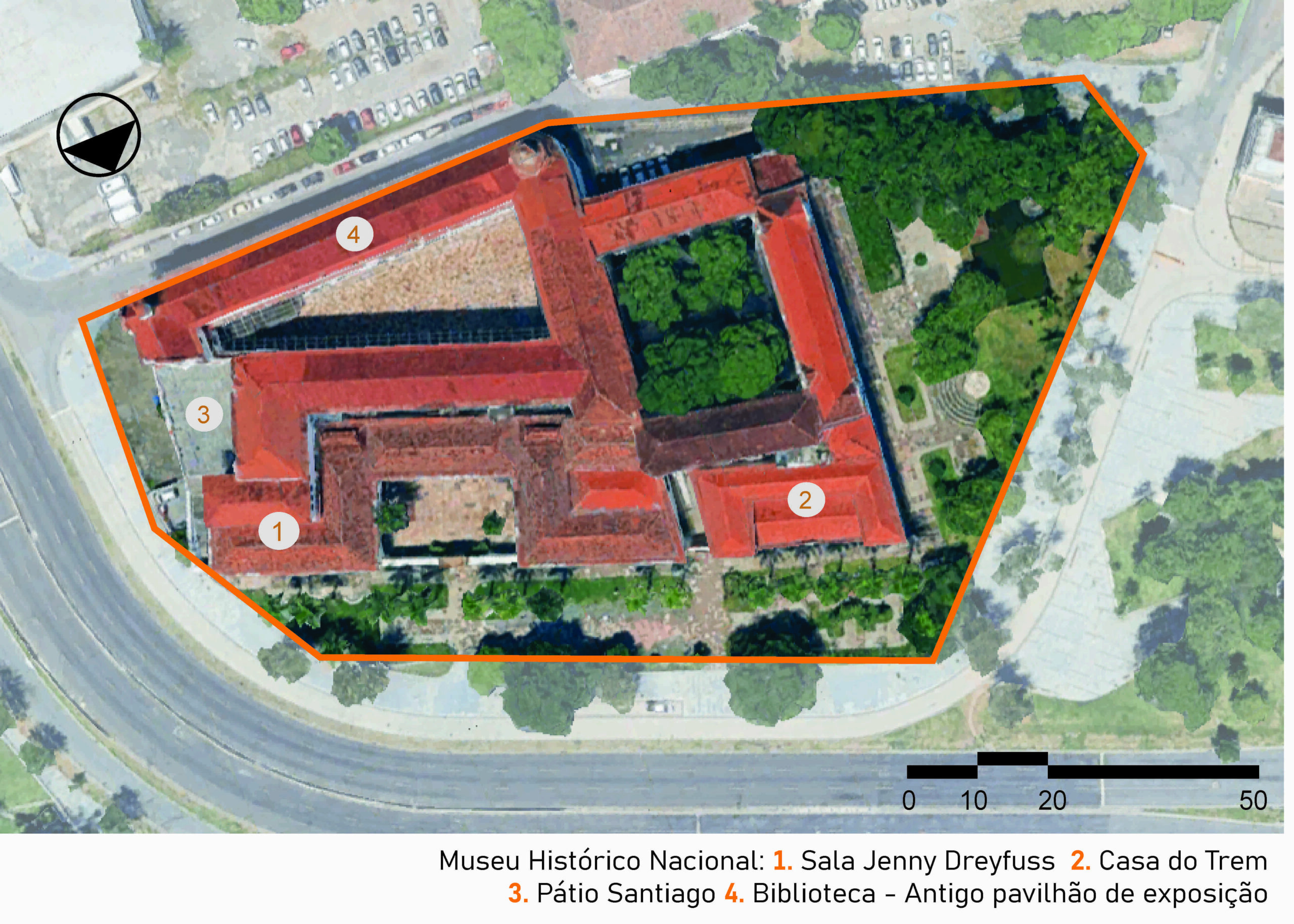 Vista aérea do museu e seu entorno, mostrando a malha urbana com distribuição do Museu, vegetações e das vias. Três pontos estão em destaque, sendo o número 1, a Sala Jenny Dreyfuss; o número 2, a Casa do Trem; o número 3, o Pátio Santiago; e, no 4, a Biblioteca - Antigo pavilhão de exposição. A imagem inclui a legenda com a identificação das edificações, no canto inferior direito, a escala gráfica e, na parte superior esquerda, uma seta indicando o ponto cardeal norte.