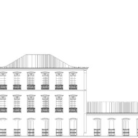 Desenho técnico da fachada frontal do museu. A edificação possui três pavimentos, e portas vedam as aberturas na fachada. As aberturas são simetricamente distribuídas, com a mesma configuração entre os andares, formando um desenho típico das edificações coloniais. À direita, nota-se um volume térreo, que também faz parte do Museu.